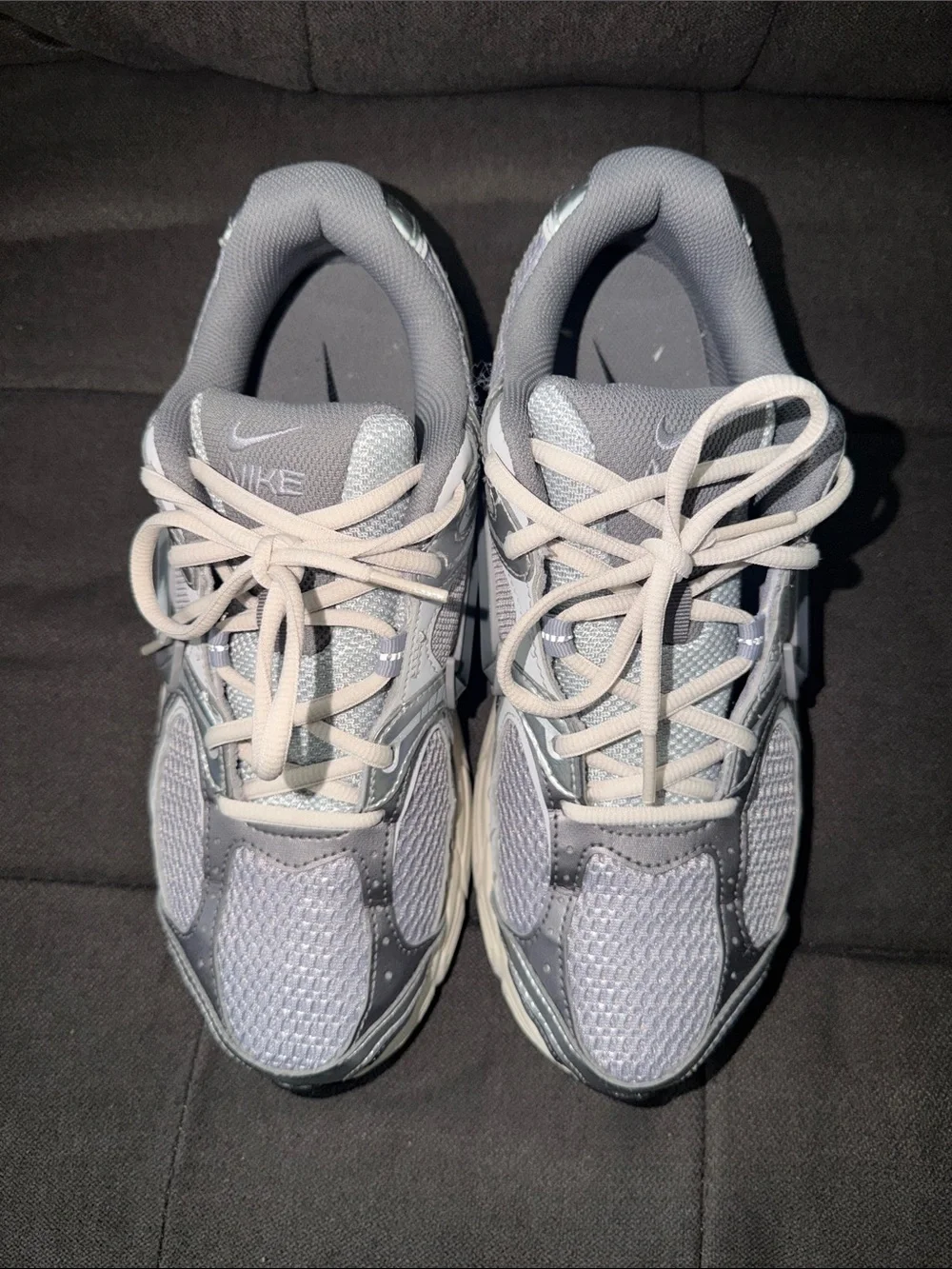 Nike Vomero 5 Shoes - men size 9.5/ women 11
